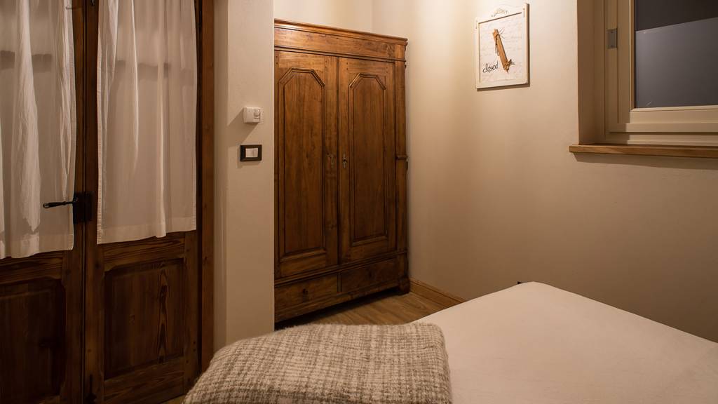 guest-house-acini-e-rose-montaleghe-foto-nuove-2020-acini-sparsi-camera-2