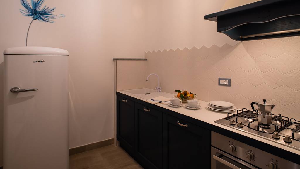 guest-house-acini-e-rose-montaleghe-foto-nuove-2020-acini-sparsi-cucina-2