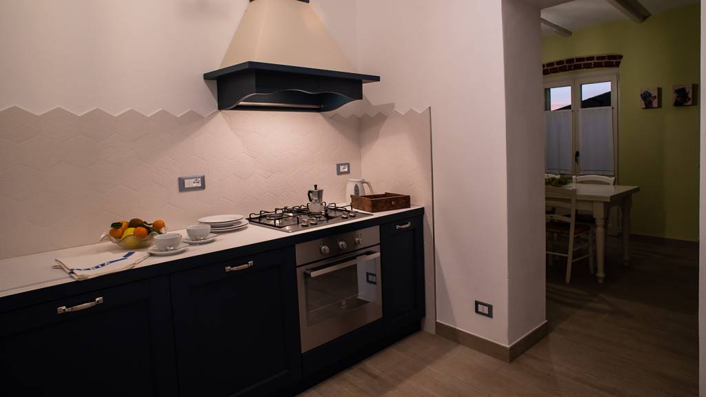 guest-house-acini-e-rose-montaleghe-foto-nuove-2020-acini-sparsi-cucina