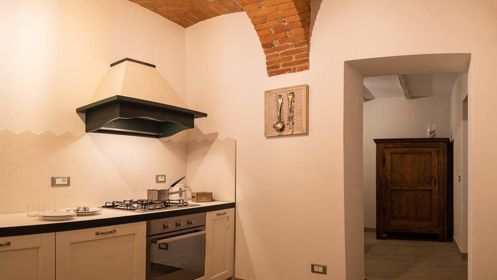 guest-house-acini-e-rose-montaleghe-foto-nuove-2020-rose-antiche-cucina