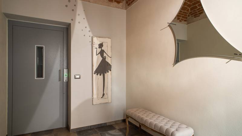 guest-house-acini-e-rose-montaleghe-foto-nuove-2020-acini-dorati-ascensore